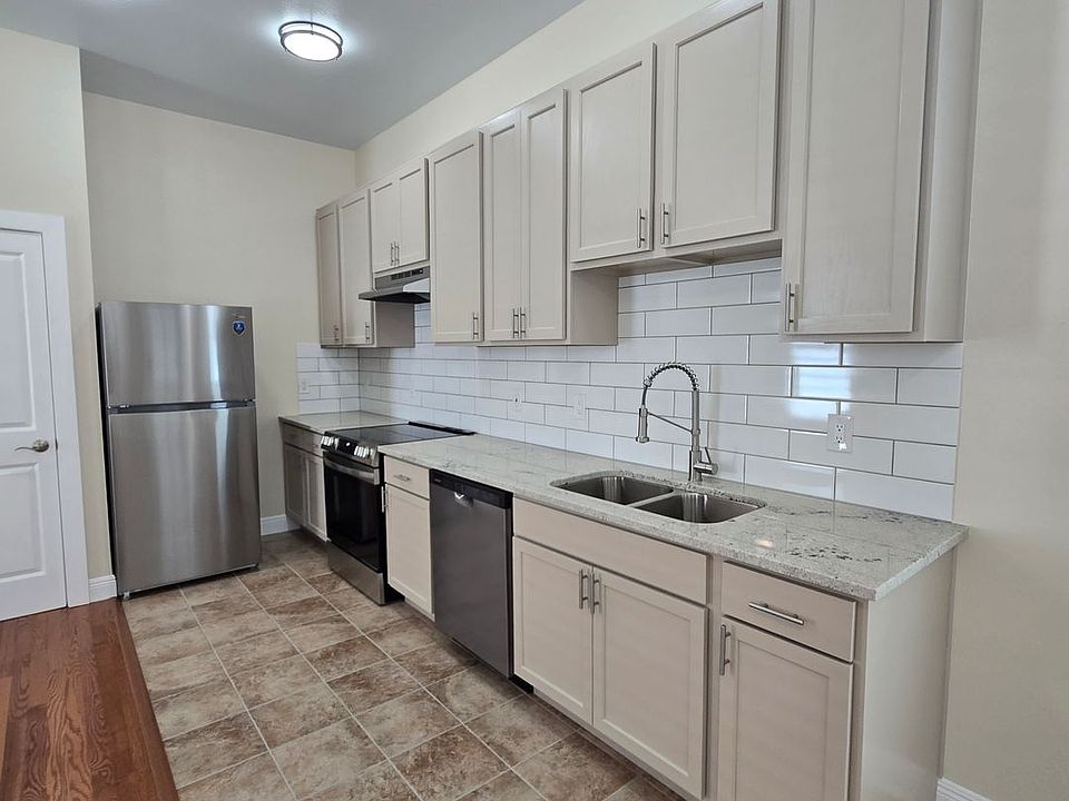 1st image of 1818 Elvin Dr #B