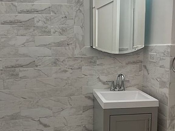 3rd image of 26 E 63rd St APT 4D