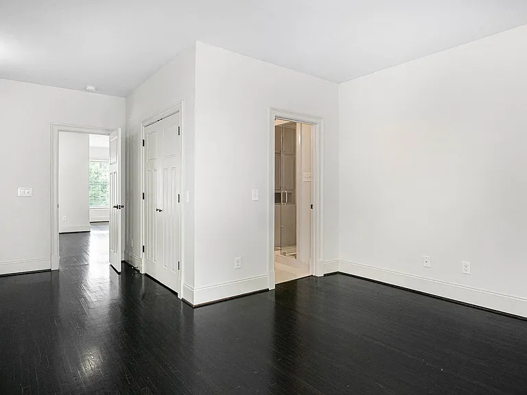Rhodes Park Flats — Photo 16