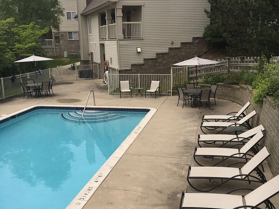 1st image of 820 Brandon Ave #1