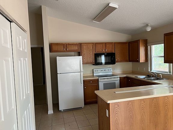 4th image of 7864 N Golfview Dr