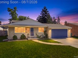 8517 Plumbrook Rd, Sterling Heights, MI 48313