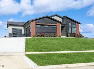 2503 Blooming Heights Dr, Norwalk, IA 50211