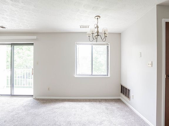 5th image of 3143 Glenmore Ave