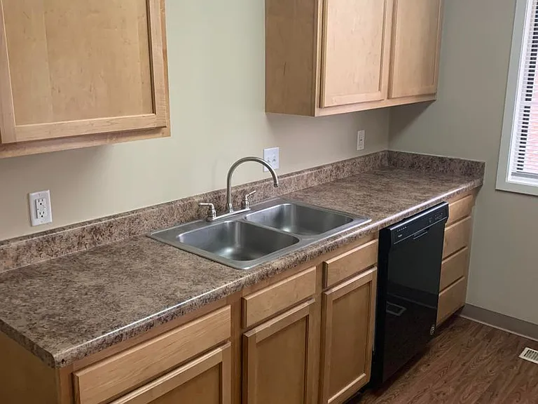 Superior Place Apartments — Photo 43