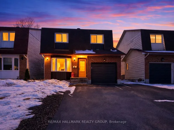 1091 Burgundy Ln, Ottawa, ON K1C 2M9