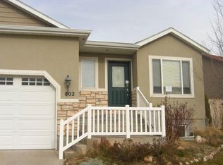802 W Saddle Dr, Oakley, UT 84055
