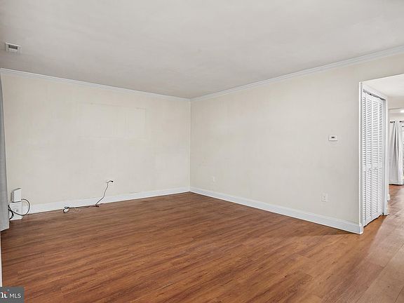 4th image of 833 E Elm Ave