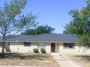 1806 Kiowa Trl, Dalhart, TX 79022