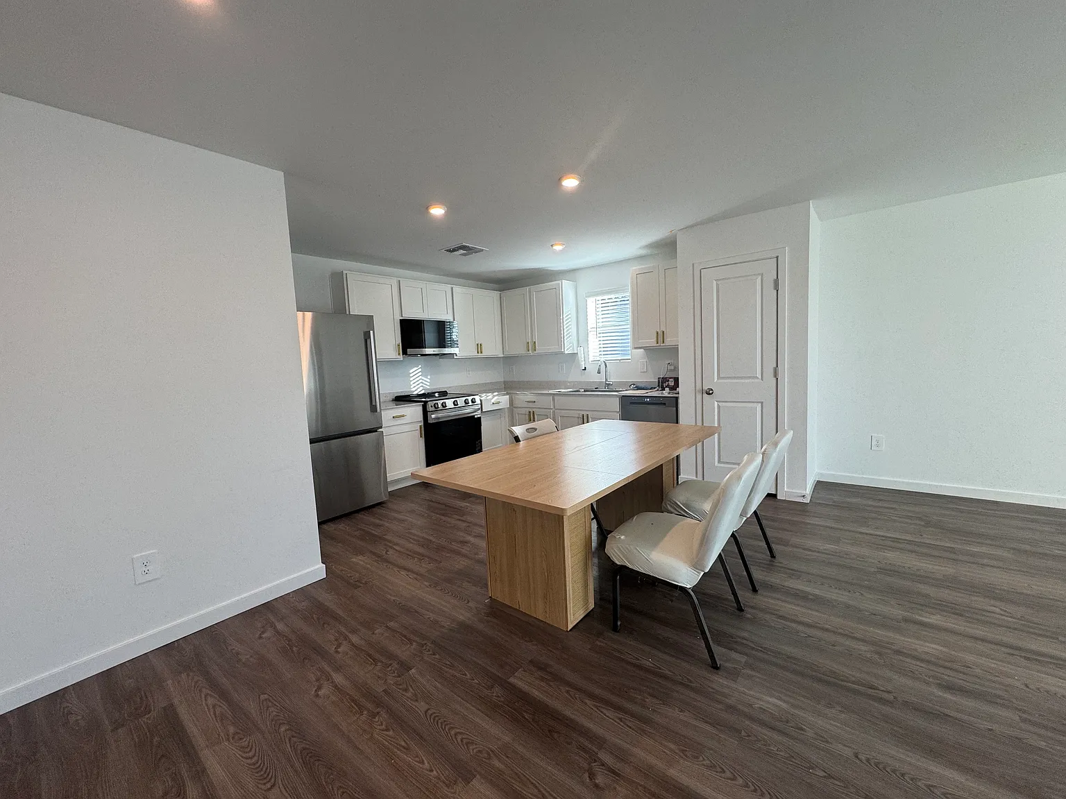 3 bed, 1290 sqft, $1,600 — Photo 2