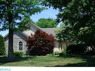 1586 Harrison Pond Dr, New Albany, OH 43054