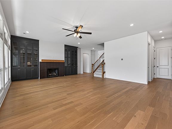 5th image of 8900 Comet Dr
