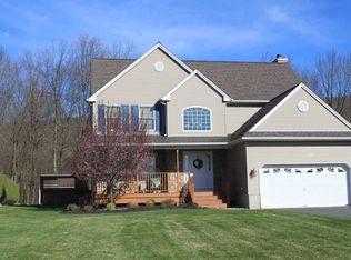 4 Mackenzie Ln, Oak Ridge, NJ 07438