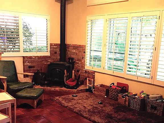 Open concept, wood burning stove, plantation shutters, 360 v