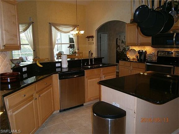 5th image of 318 Burnt Pine Dr