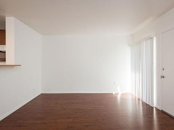 3rd image of 1038 Turquoise St APT 16