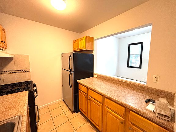 4th image of 810 Wyckoff Ave #2F