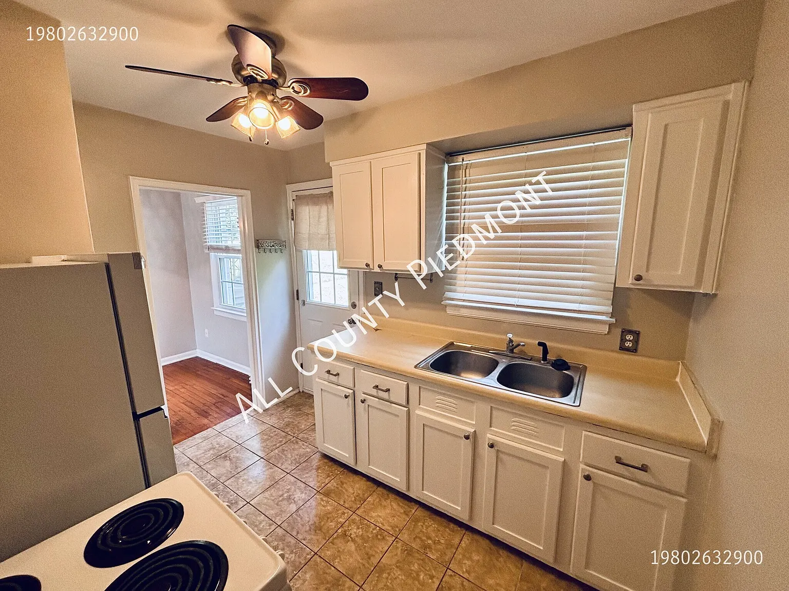 547 Wakefield Dr — Photo 4
