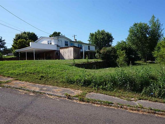 3rd image of 521 E Hillcrest Dr