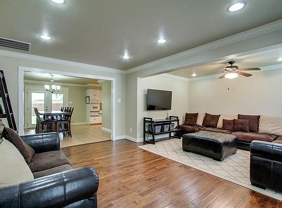 2nd image of 2922 Touraine Dr