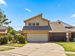 109 Yorkshire Ct, Euless, TX 76040