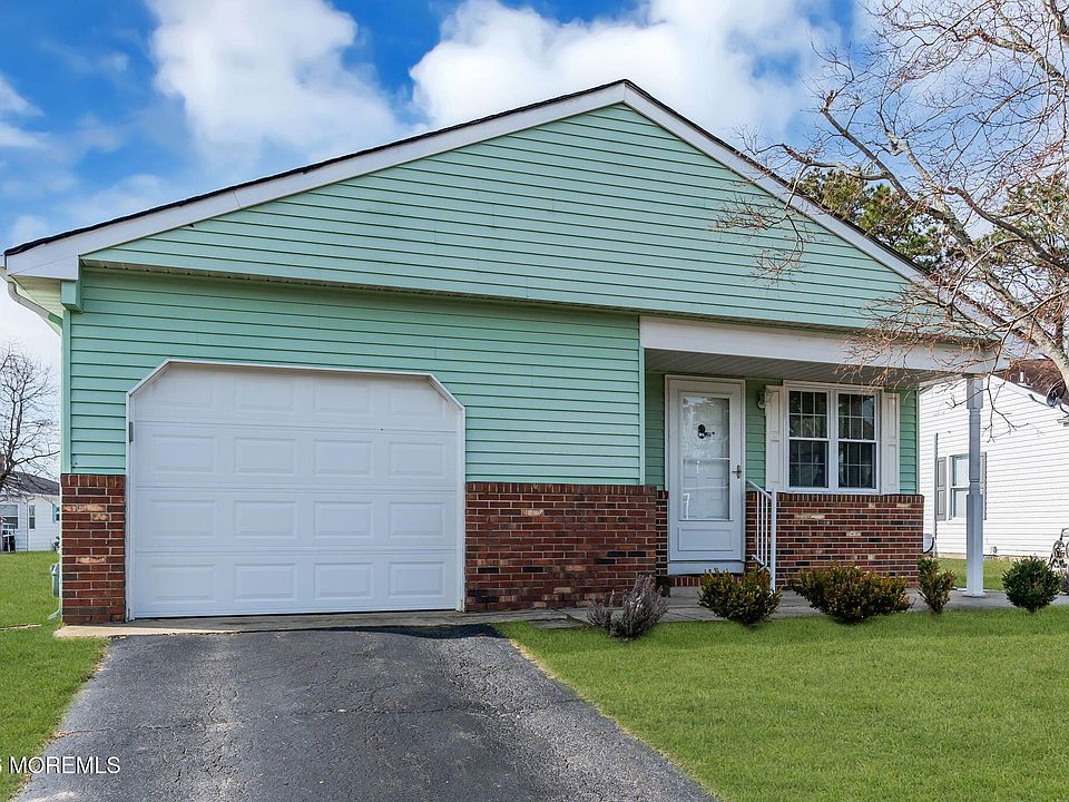 1st image of 8 Redlands Court