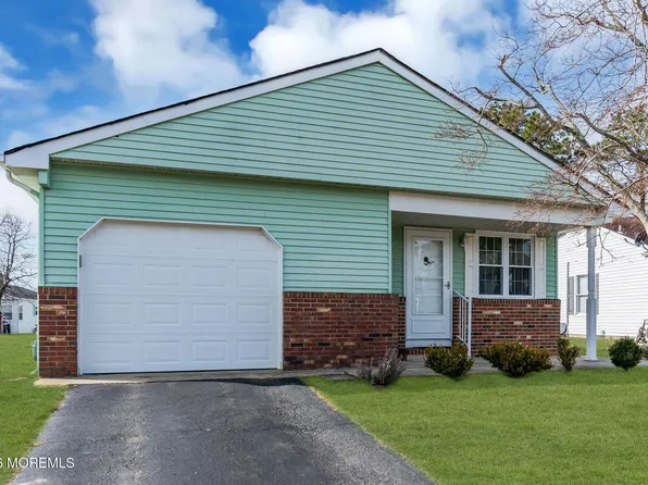 8 Redlands Court, Toms River, NJ 08757