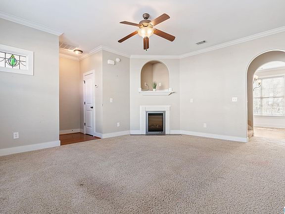 5th image of 639 The Heights Ln