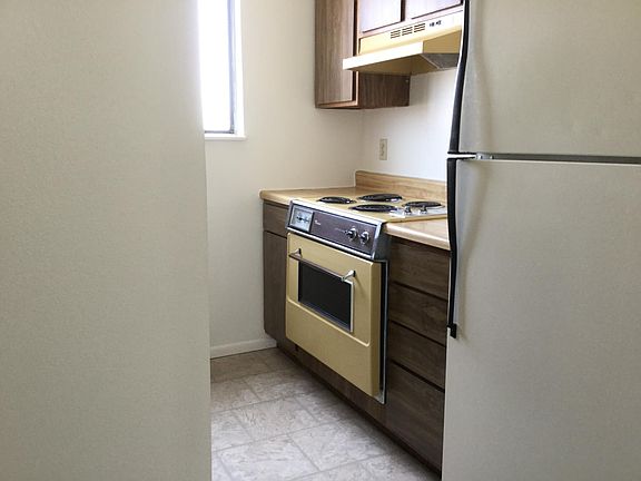 4th image of 921 E 26th St Unit B