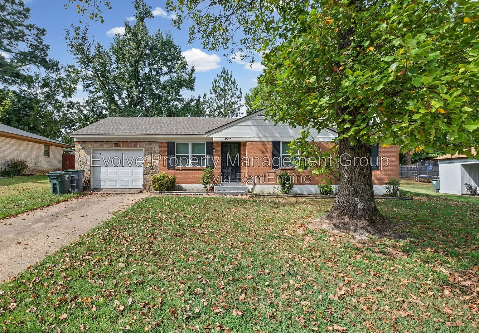 3 bed, 1.0 bath, 1083 sqft, $1,150 — Photo 2