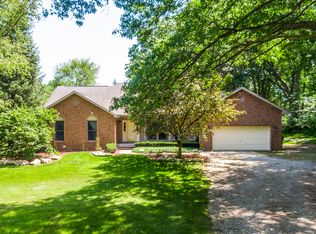 8249 Chambers Rd, Pinckney, MI 48169