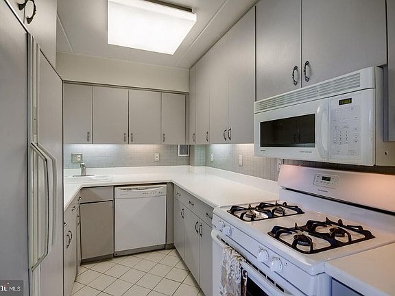 3rd image of 2610 Indian Dr APT 1D
