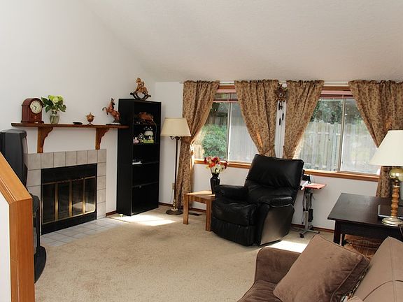 Vaulted ceilings in Living Room