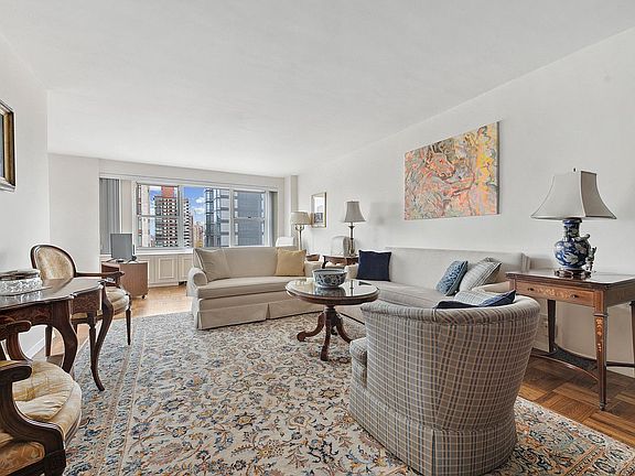 2nd image of 360 E 72nd St APT C3004