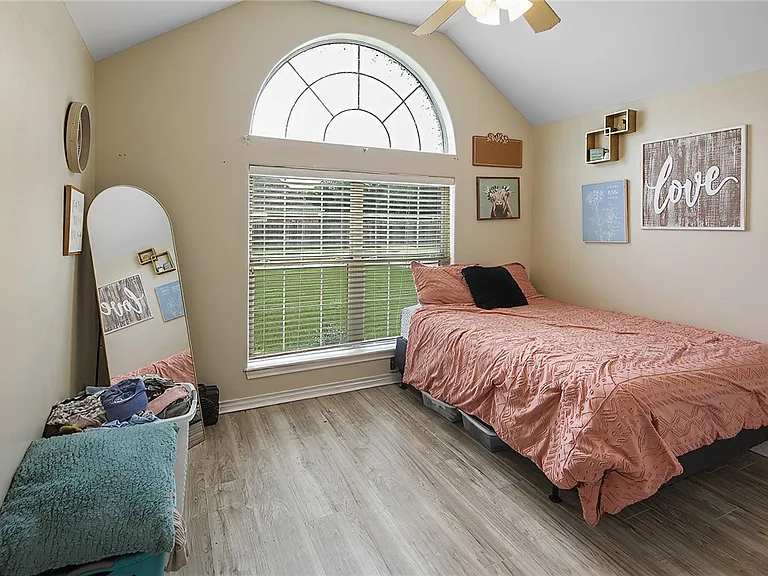 335 Robelmont Dr — Photo 18