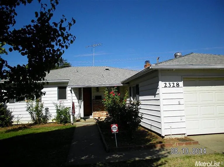 2328 Moraine Cir photo 1