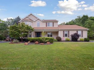 4080 Forest Edge Dr, Commerce Township, MI 48382