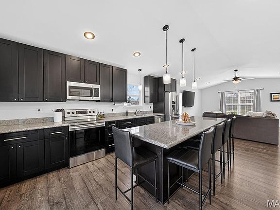 3rd image of 1 Maple Dr