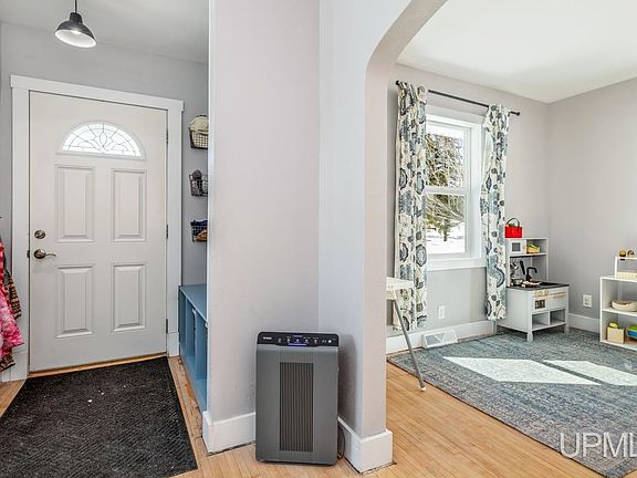 2nd image of 609 Wilson Ave