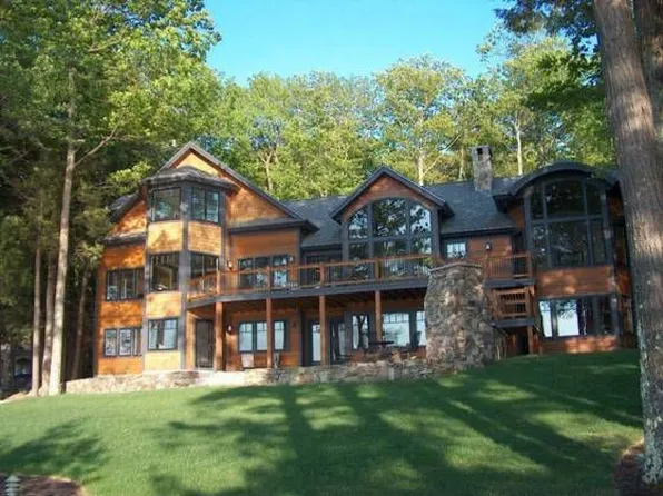 8 Captains Walk, Moultonboro, NH 03254