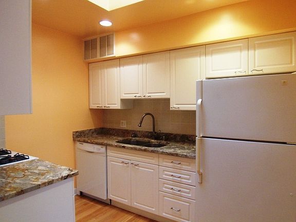 2nd image of 939 Elmwood Ave #Ch