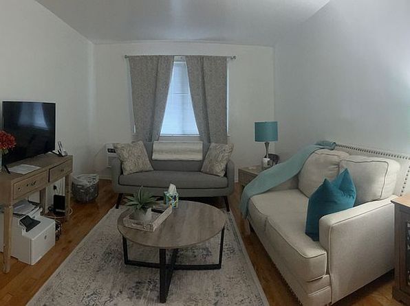 19 Lawrence Dr APT A