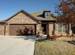 1117 Broken Wheel Trl, Aubrey, TX 76227