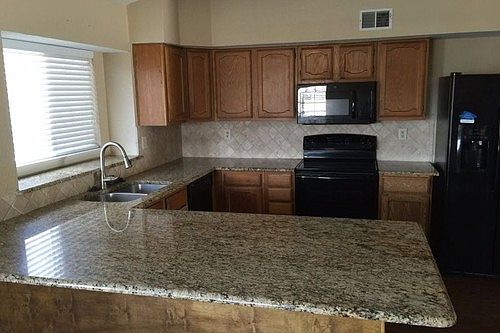 2nd image of 3132 Canterbury Ln