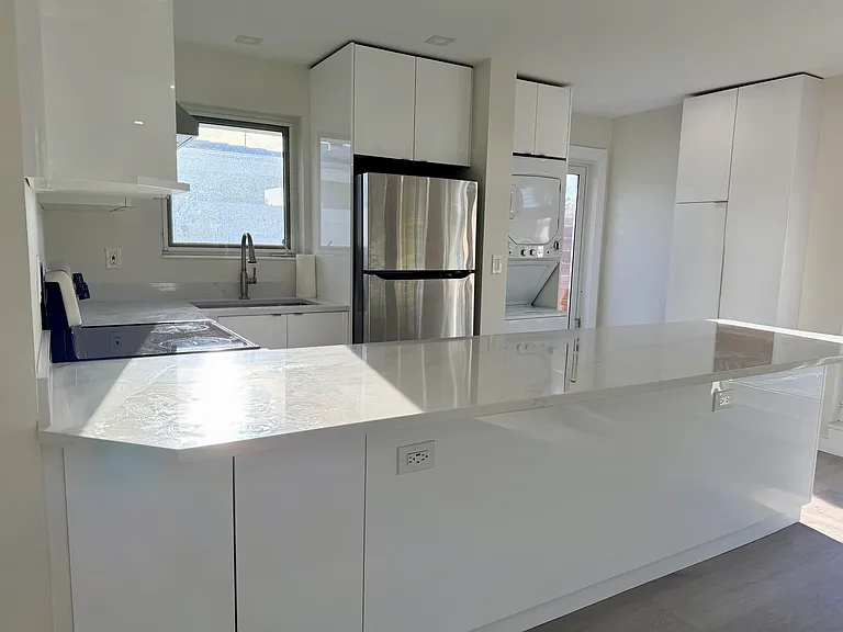 2070 NE 56th St #1 — Photo 8