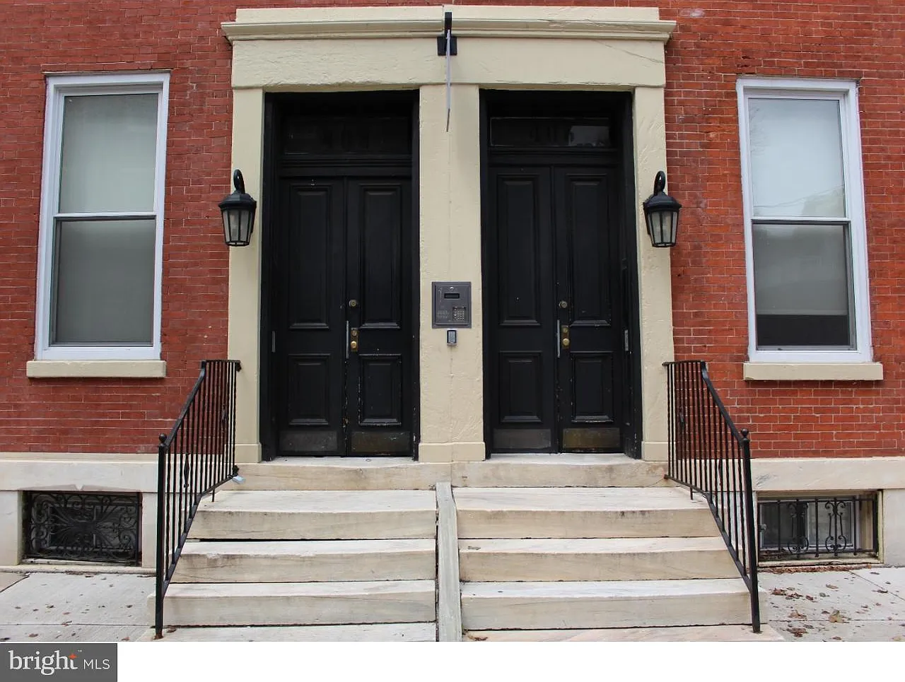 2 bed, 1008 sqft, $2,805 — Photo 2