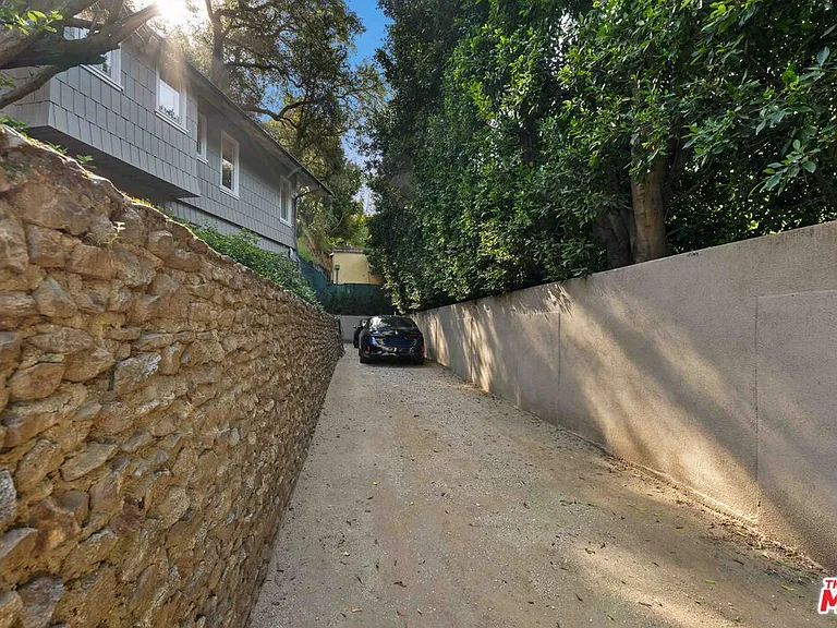 8050 Jovenita Canyon Dr — Photo 40