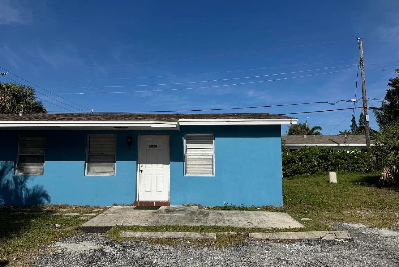 2 bed, 1.0 bath, 696 sqft, $2,200 — Photo 1