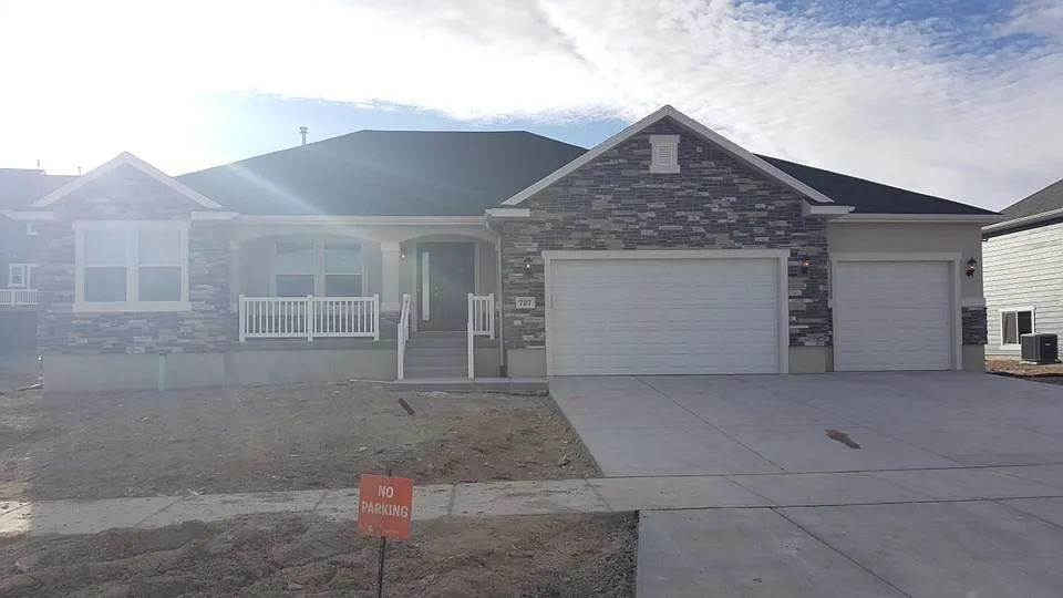 727 N Appellation Dr
