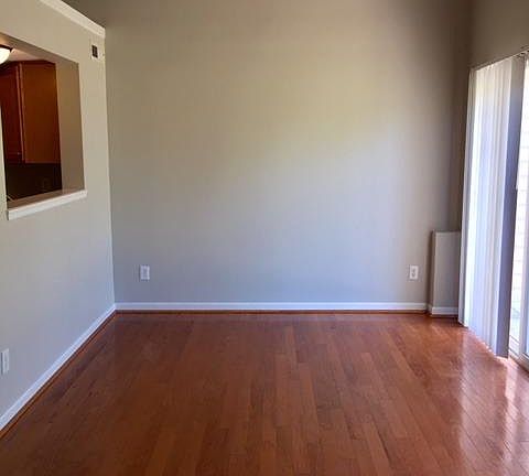 4th image of 5592 Waterside Dr